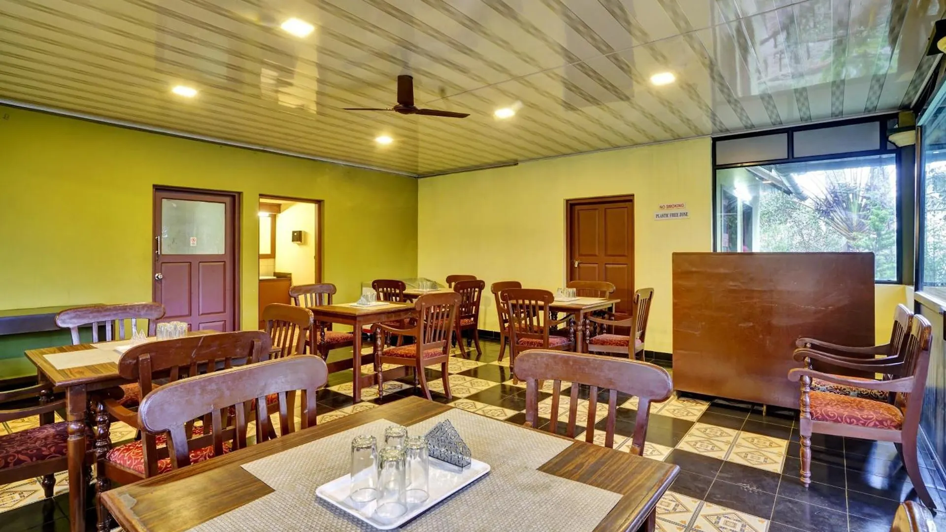*** Hotel Super Collection O Kunchithanny Road Munnar Formerly Indeevaram Resort Anachal India
